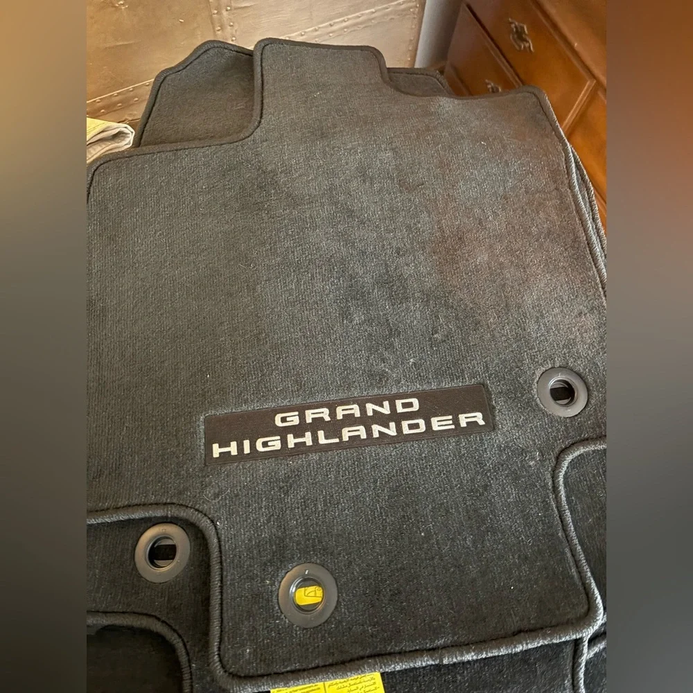 Grand Highlander Black Car Floor Mats Full set - Picture 1 of 1